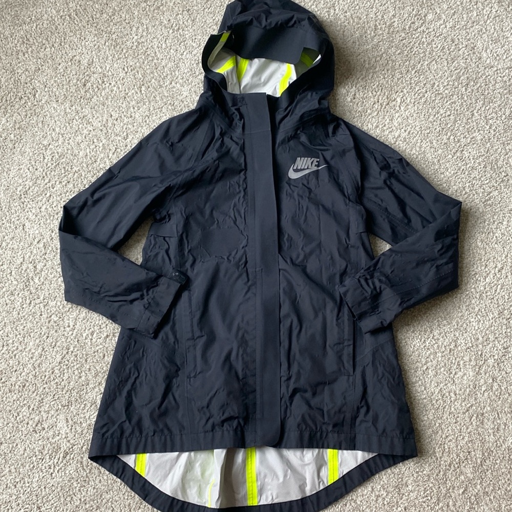 Nike small lightweight rain jacket (kids small)